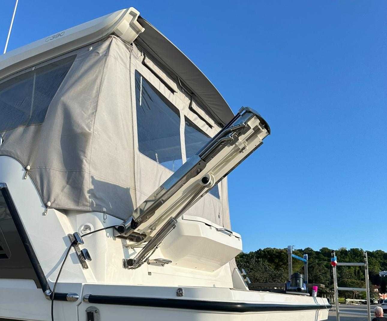 Продам яхту Sealine С390