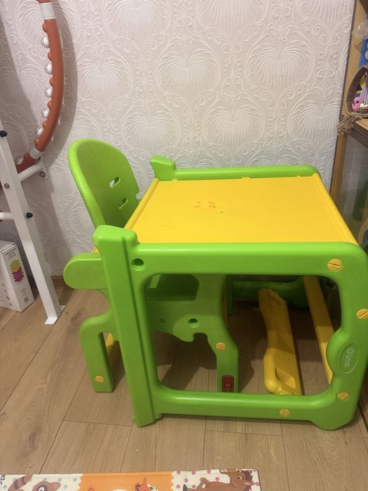 Дитячий стіл та стілець