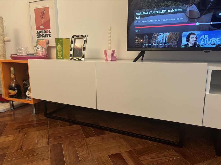 2 Bases de TV brancas metal