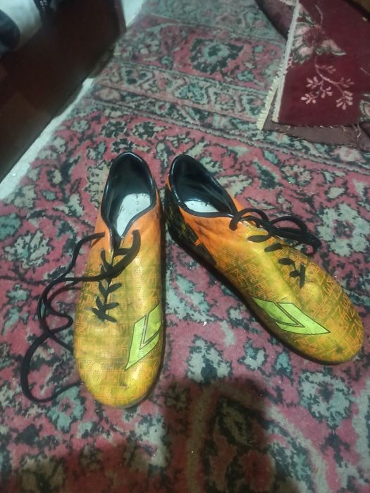 Футбольні бутц остальне в лічку