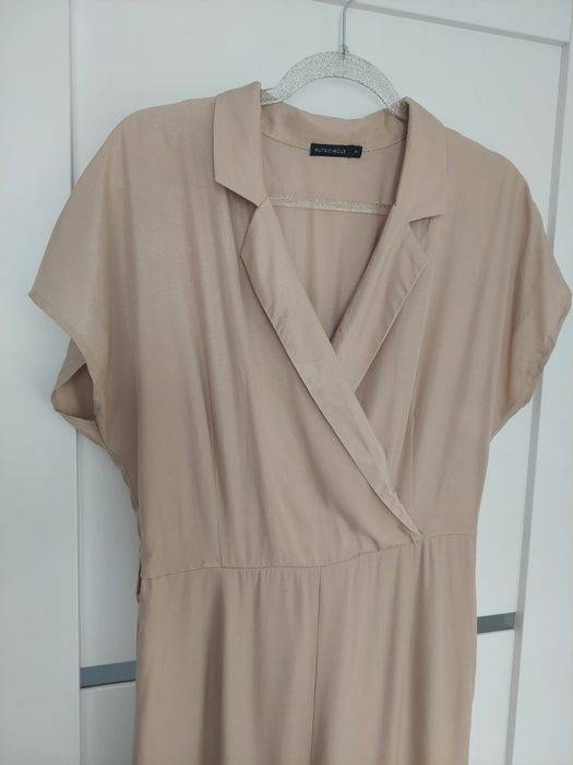 Beżowy elegancki kombinezon Rut&Circle