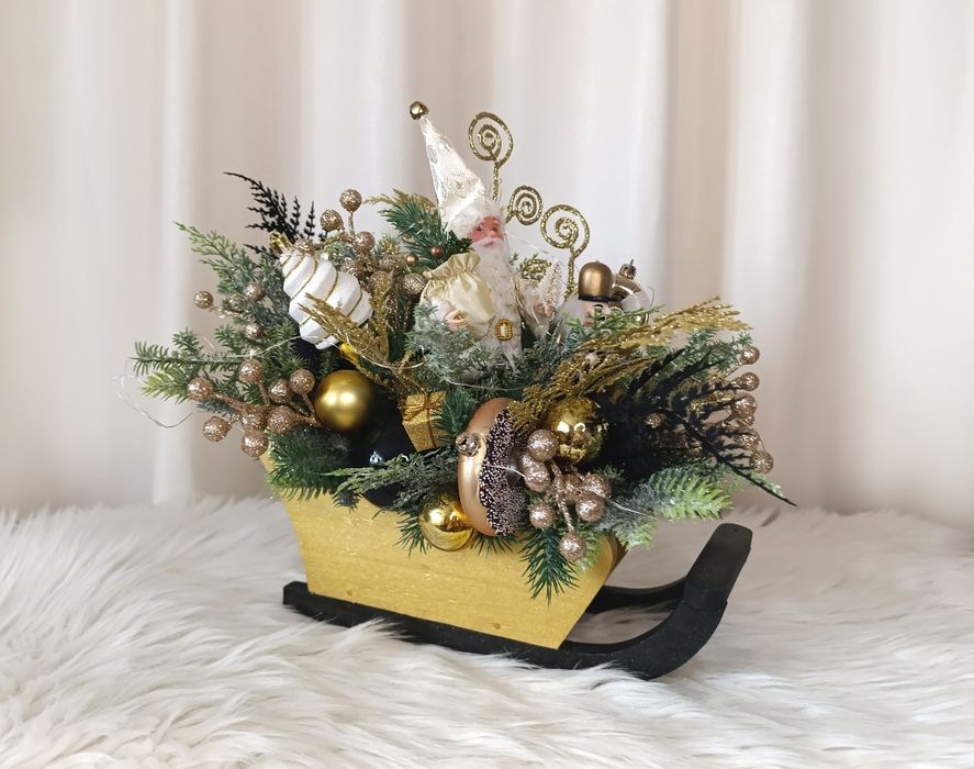 Dekoracja świąteczna z Mikołajem. Sanie LED. Stroik świąteczny premium