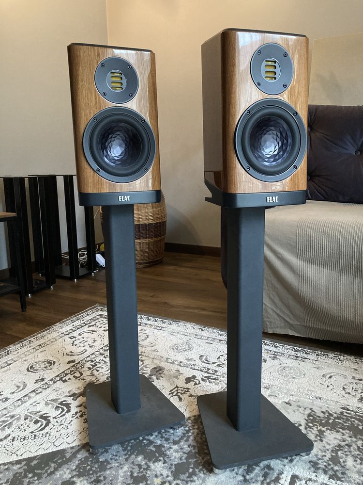 Elac vela 403 ze standami