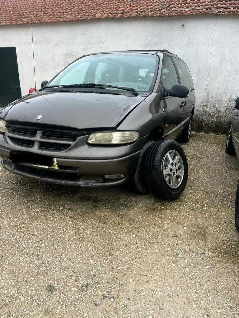 PARA PEÇAS Chrysler Voyager 2.5 a Gasóleo de 1999