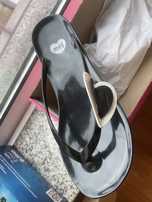 Chinelas Melissa Lilly Pilly preta e branca N37