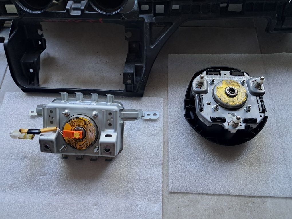 Suzuki swift air bag deska kokpit mk8