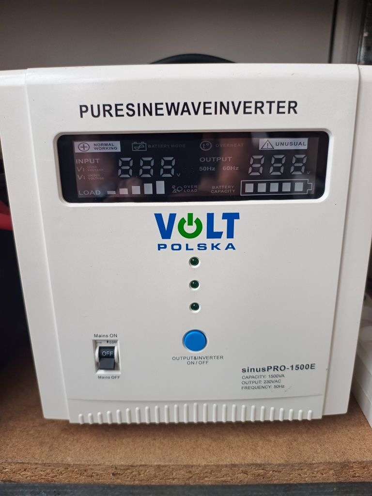 Гібридний ДБЖ/інвертор Volt Polska SINUS PRO 1500 E 12/230V 1000/1500W