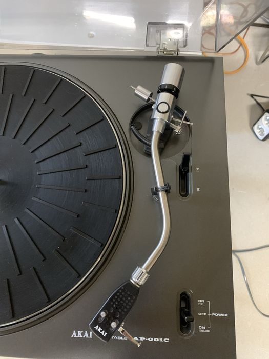 Програвач вінілових платівок Akai AP-001C