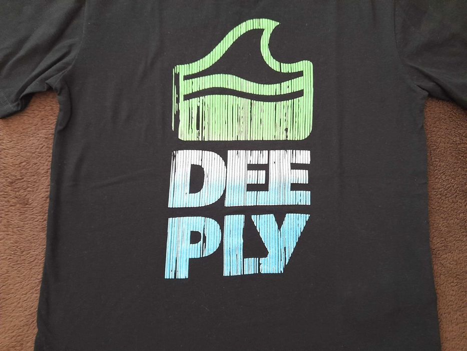 Tshirt Deeply, criança, bom estado. 5€