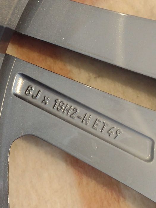 Stan idealny, Felgi AMG 18 cali + dekielki - oryginał Mercedes