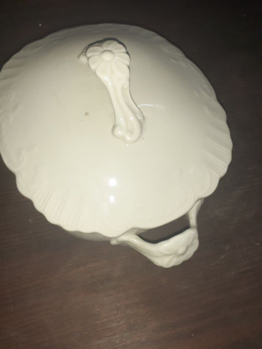 Terrina em faiança Viana