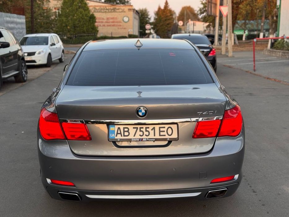 Продам BMW 740I F01 , 2011 года , 3.0 бензин в идеальном состоянии