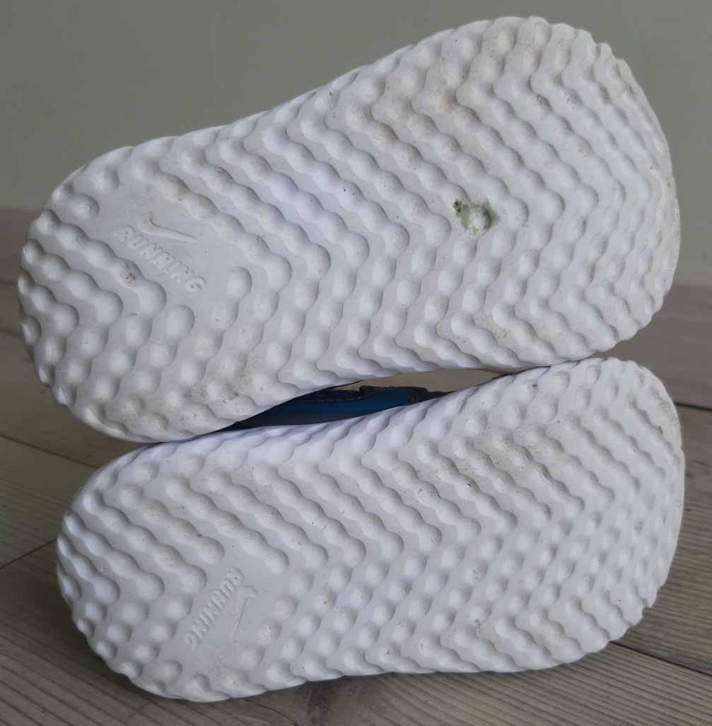 Кросівки NIKE (р.21)