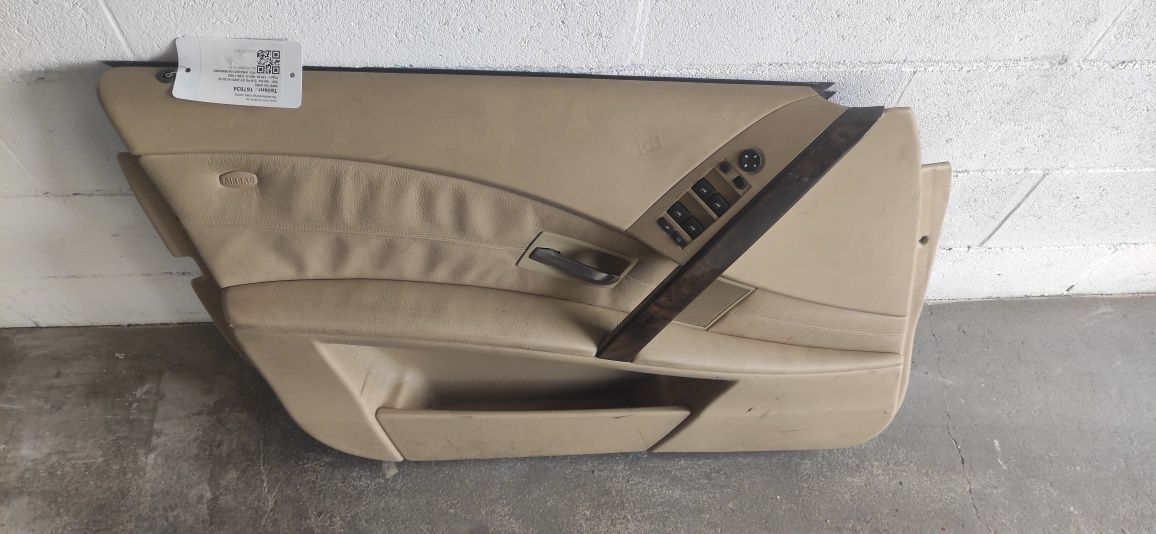 Pułka z elektryczną roletom i boczek drzwi z poduszką  BMW E60 komplet