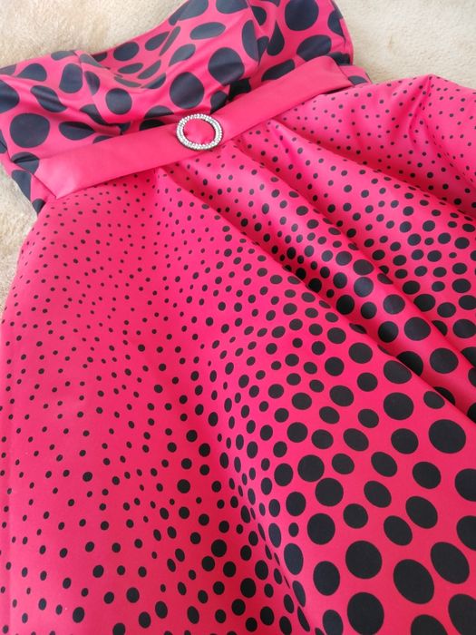 Пишна святкова сукня