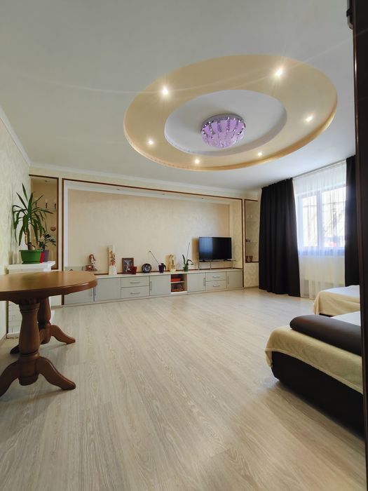 Продається двоповерховий будинок у місті васильків