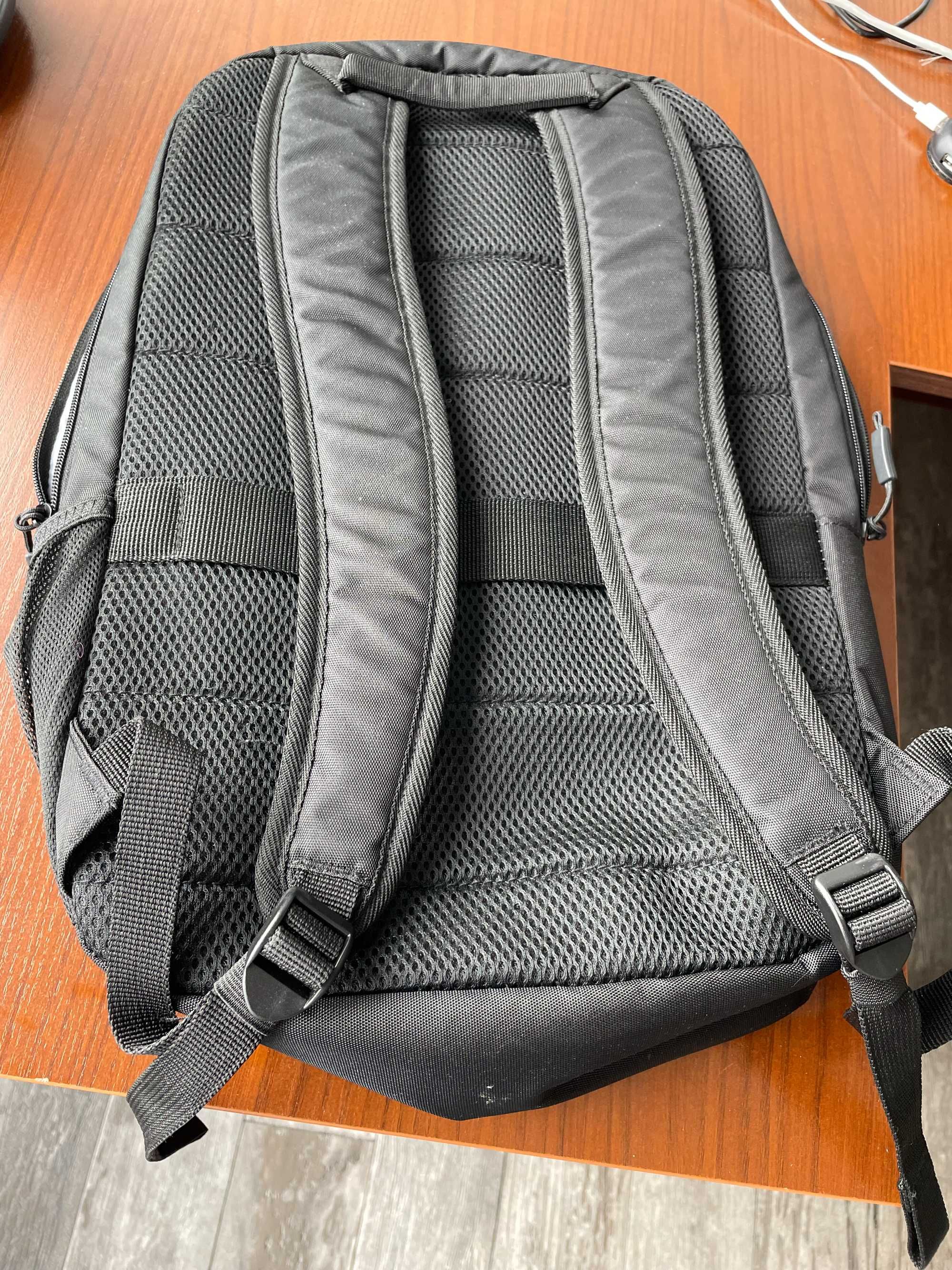 Plecak LENOVO ThinkPad Essential Plus 16 Backpack (Eco)