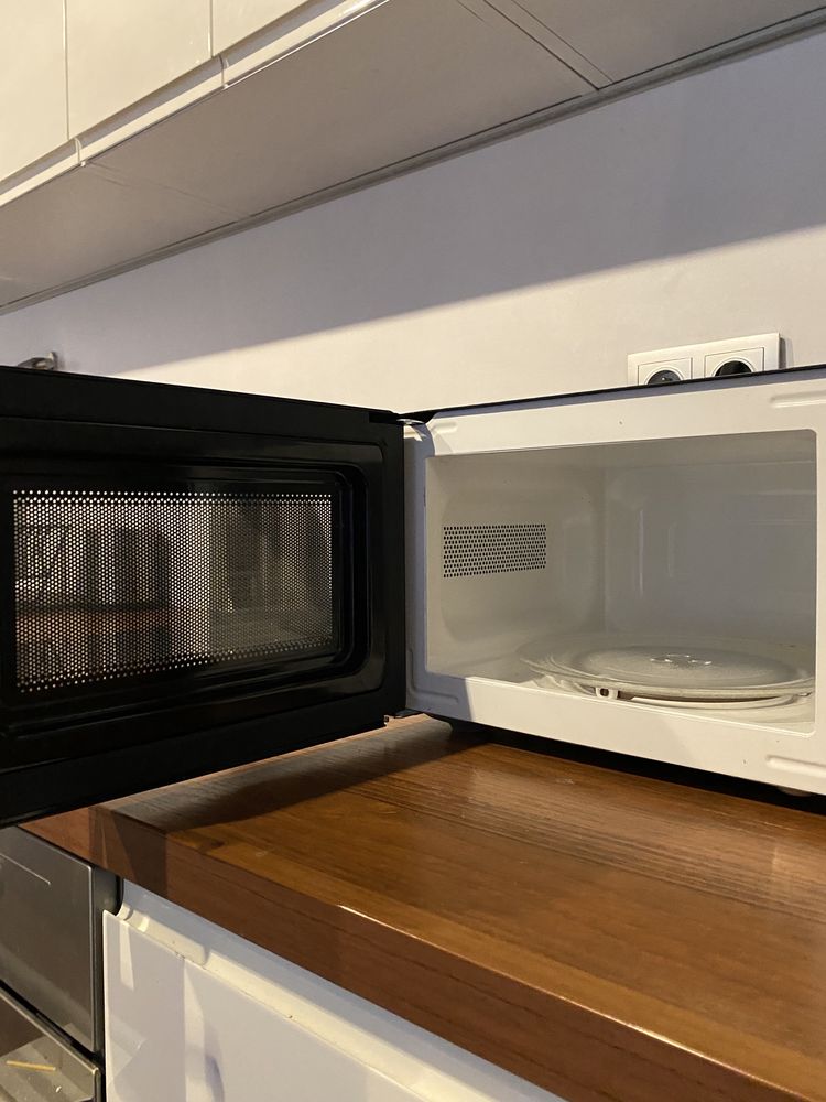 Kuchenka mikrofalowa HISENSE H23MOBSD1HG 800W, 28.5 cm pojemność 23L