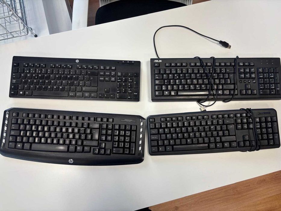 Lote de mobiliário de escritório e informática