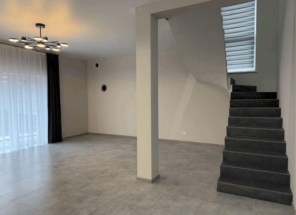 Котедж на Щасливому з великою ділянкою 4.7 сотки!