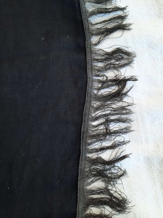 xaile preto muito antigo com franja cinza