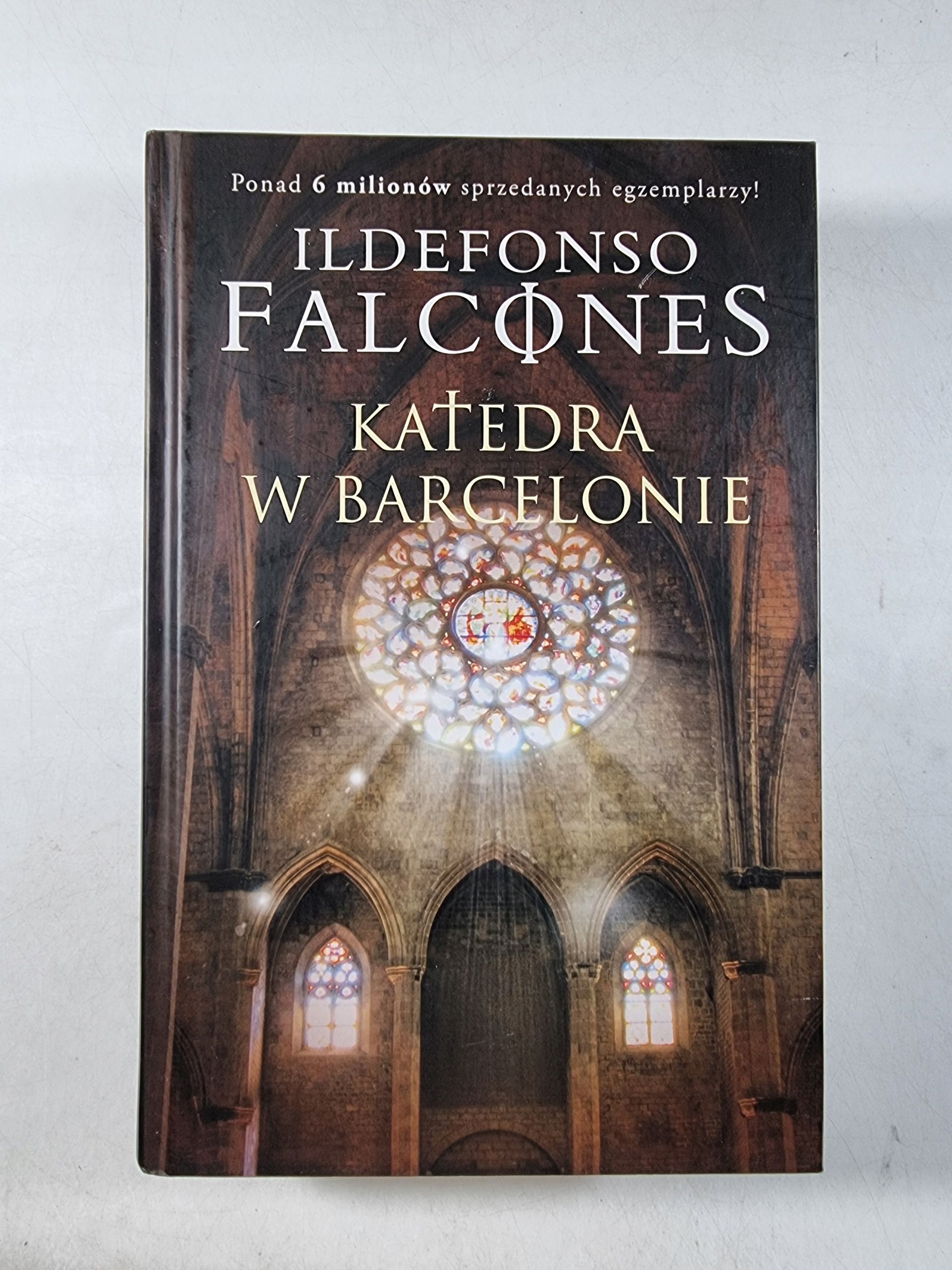 TWARDA / Katedra w Barcelonie / Ildefonso Falcones