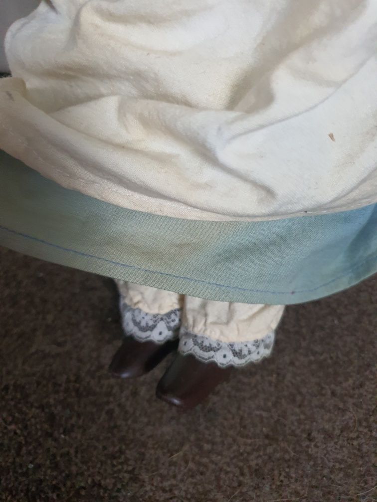 Stara  lalka porcelanowa  kolekcjonerska  do kolekcji