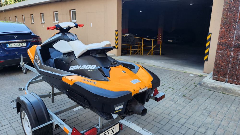 Brp spark гидроцикл