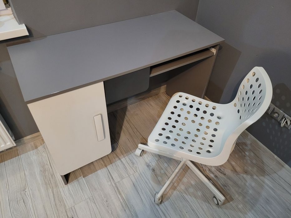 Biurko z krzesłem !!Godne uwagi!!