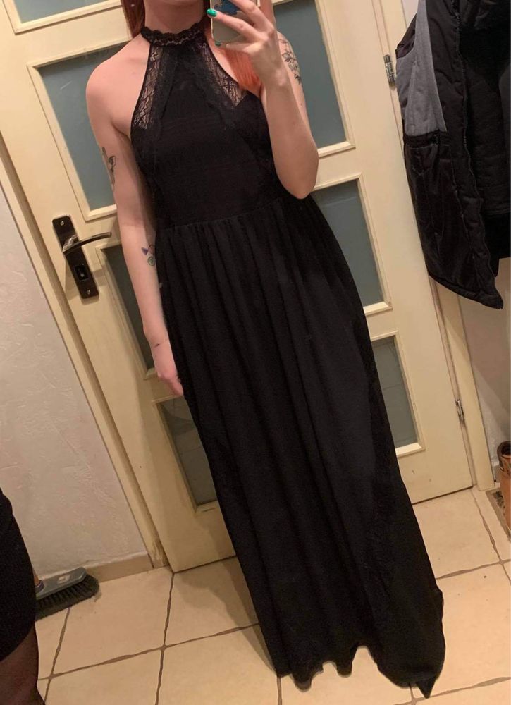 Piękna elegancka sukienka maxi