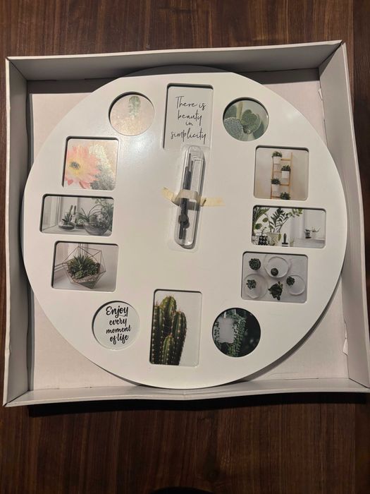 zegar ścienny z ramkami na zdjęcia