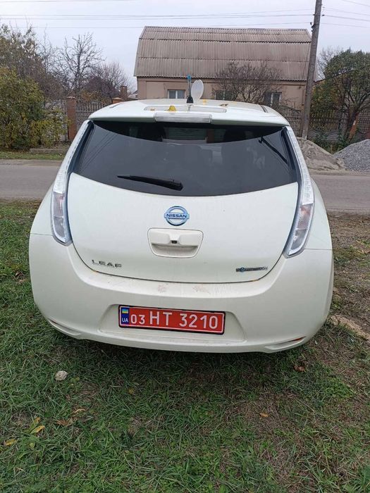 Продам свіжопригнаний Nissan Leaf  2012.батарея 9 палок!!!