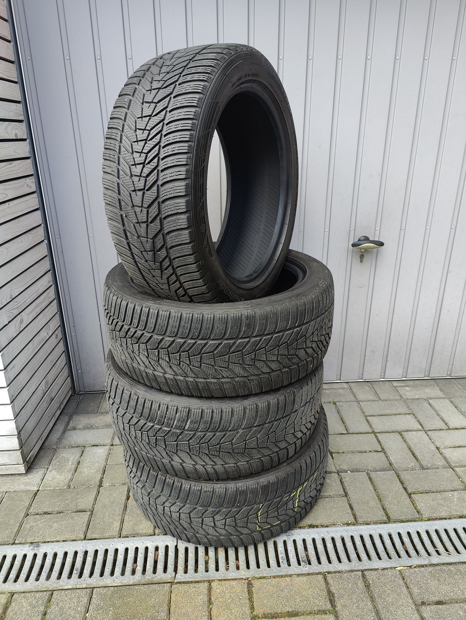 Opony zimowe Hankook 245/45 R18 100 V Winter I*cept EVO3 W330