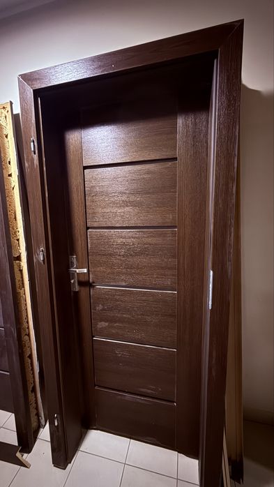 Drzwi Drewniane wewnętrzne 80cm ciężkie brązowe lewe z framugą - 2 szt