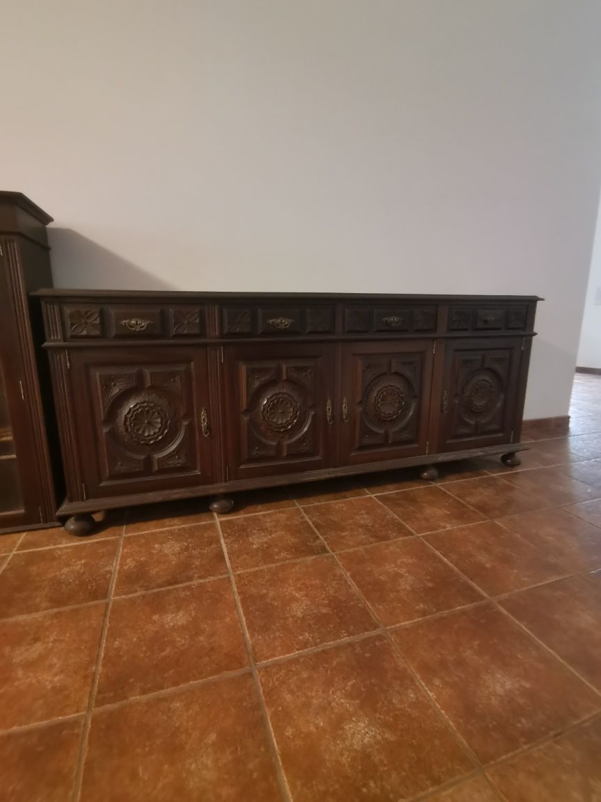 Mobília de sala de jantar antiga