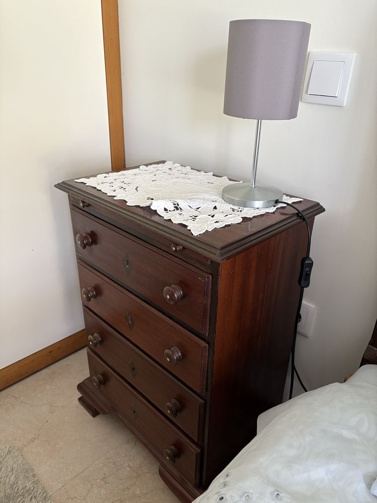 Mobilia de Quarto D. Maria (Comoda e mesas Cabeceira)