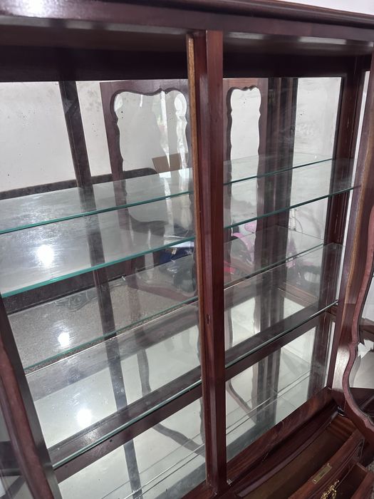 Cristaleira ou vitrine estilo Queen Anne