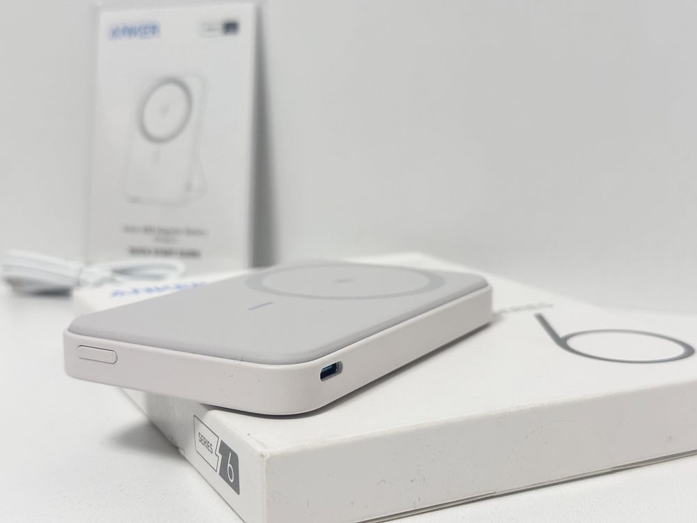 Павербанк зовнішній акумулятор Anker PowerCore Mag-Go 5000 mAh