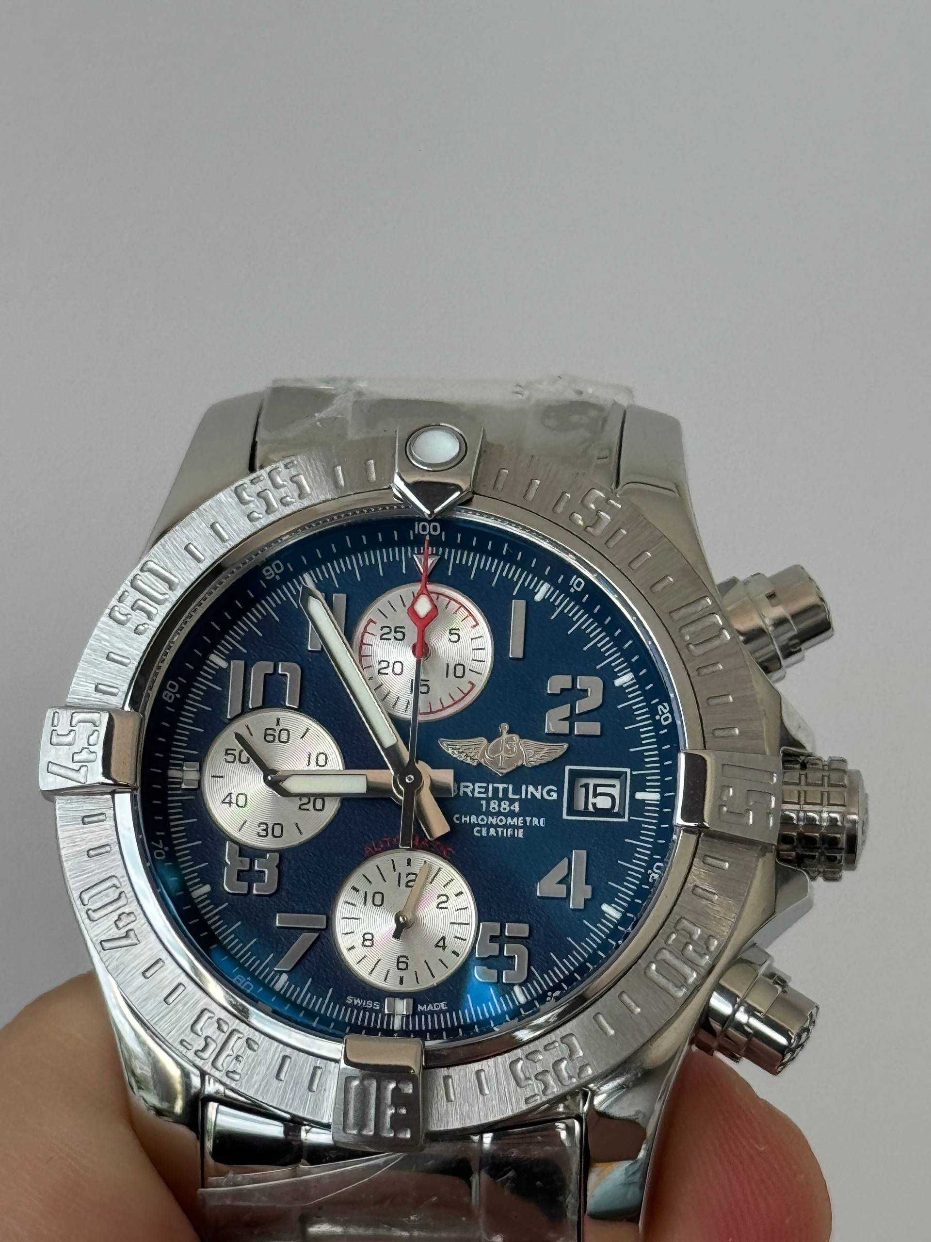 Breitling Avenger II Chronograph A13381