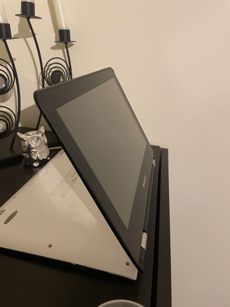 Lenovo Yoga 300 branco e preto