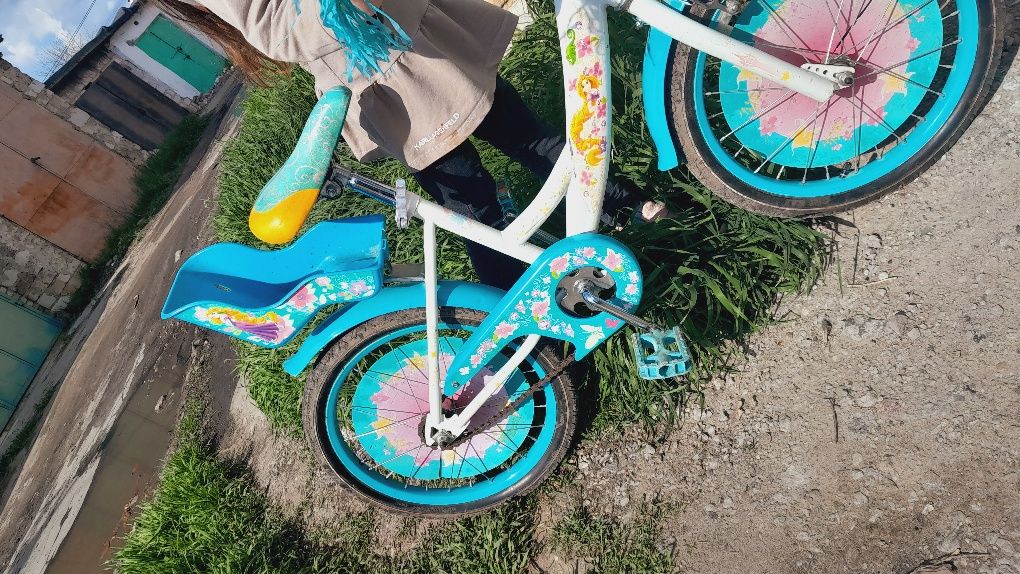 Велосипед для дівчинки 18 дюймів,з сидінням для ляльки