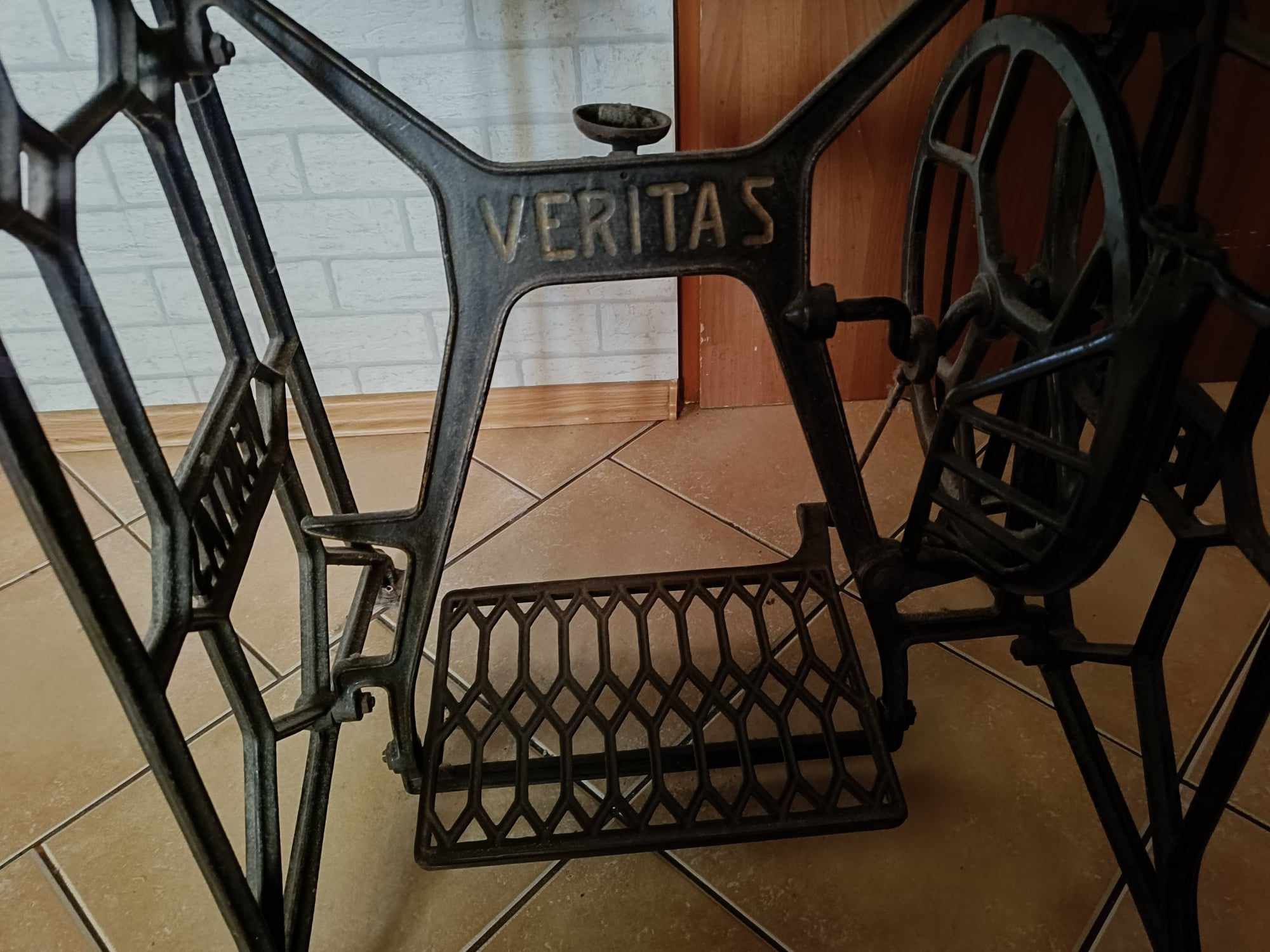 Maszyna do szycia Veritas ok. 100-letnia