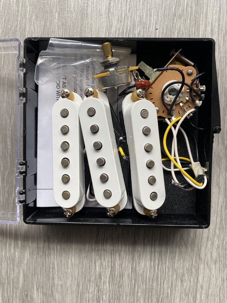 Fender Stratocaster ceramic pickups