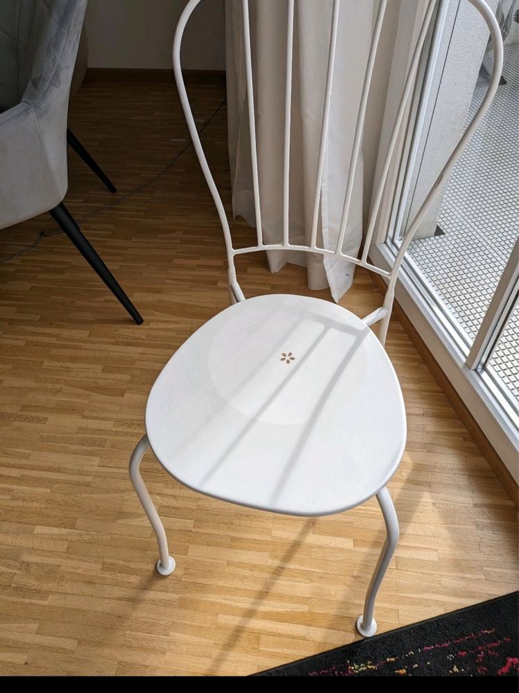 Shabby chic IKEA LÄCKÖ LACKO krzesla metal ogrod wnetrze kremowe