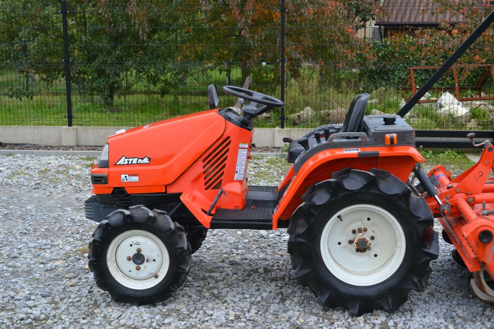 Kubota ( yanmar iseki mitshubishi ) traktor traktorek