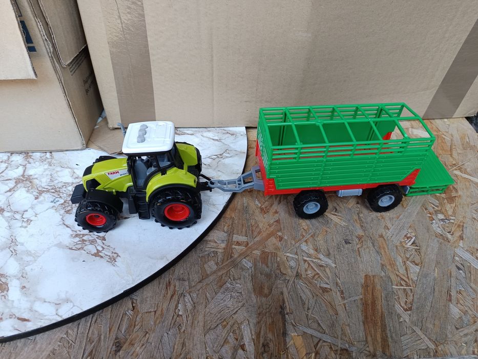 Zabawkowy Traktor Farm z przyczepą