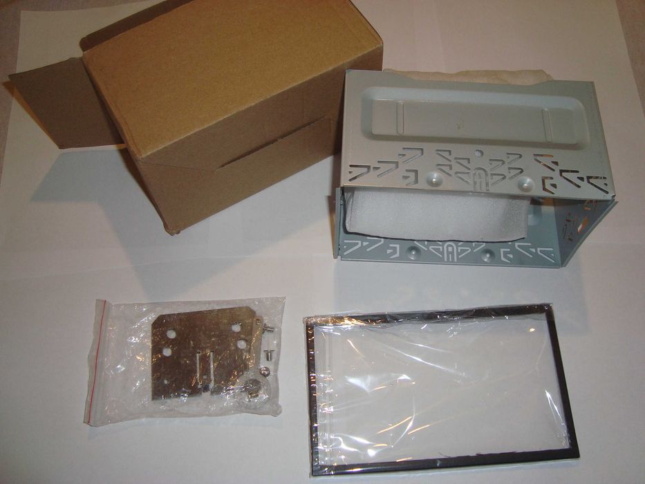 Moldura e Aro Universal para Auto rádio 2 DIN