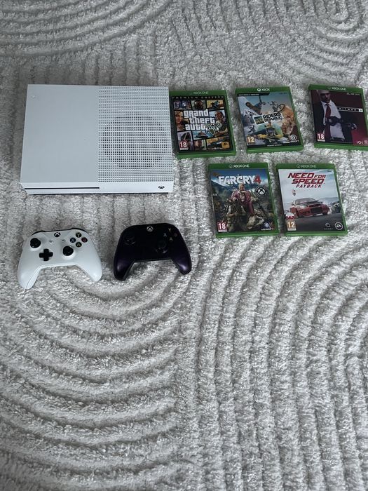 Zestaw xbox one s (2 pady, 5 gier i ledy)