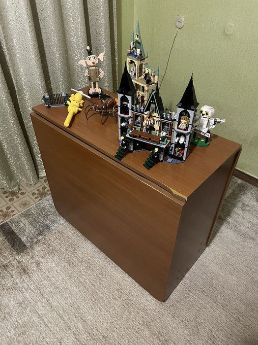 Розкладний стіл з ніжками