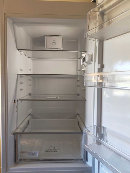 Frigorífico combinado - Hotpoint H8 A1E W - 337 Litros